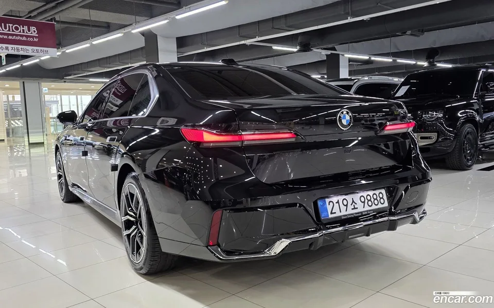 BMW 7 Series 740i sDrive M 2023 — миниатюра 2