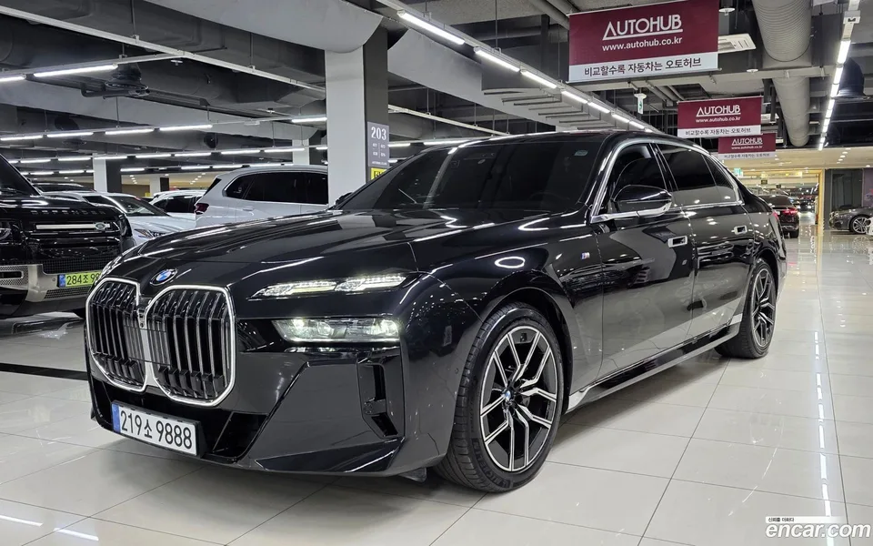 BMW 7 Series 740i sDrive M 2023 — миниатюра 3