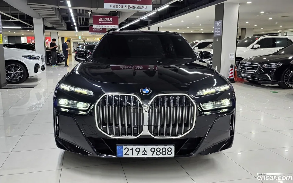 BMW 7 Series 740i sDrive M 2023 — миниатюра 4