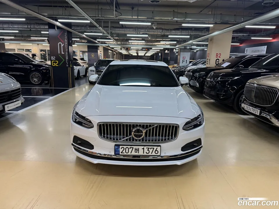 Volvo S90 B5 2024 — фото 1, купить с доставкой в Москву