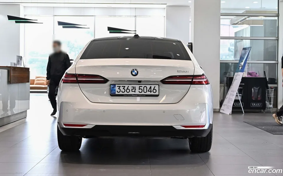 BMW 5 Series 520i 2025 — миниатюра 4