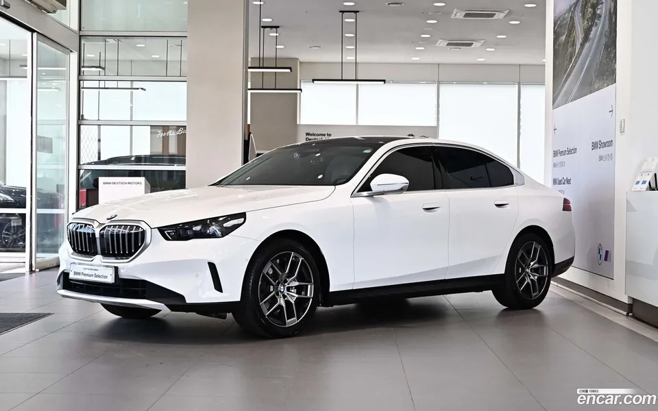 BMW 5 Series 520i 2025 — фото 1, купить с доставкой в Москву