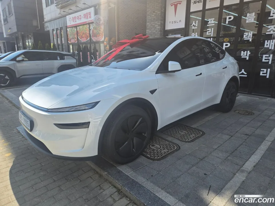 Tesla Model Y RWD 2026 — миниатюра 3