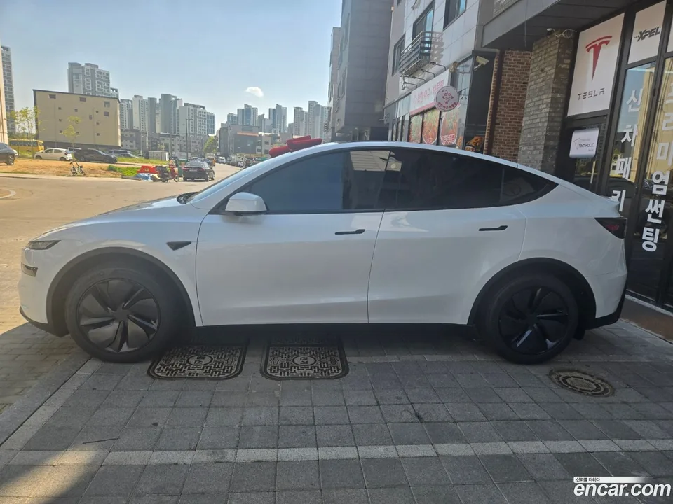 Tesla Model Y RWD 2026 — миниатюра 4