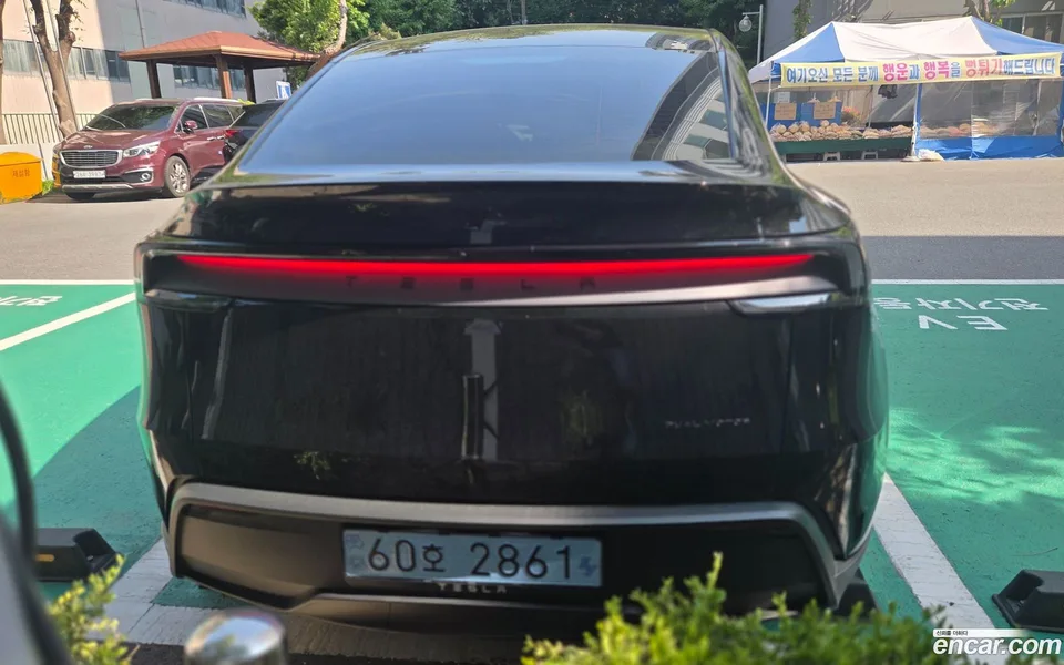 Tesla Model Y AWD 2026 — миниатюра 2