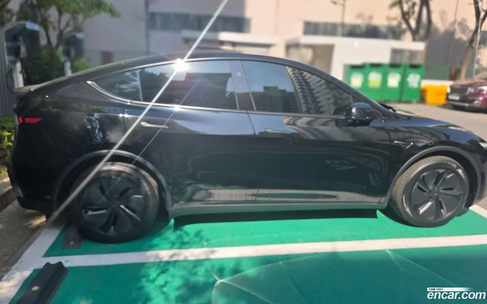 Tesla Model Y AWD 2026 — миниатюра 3