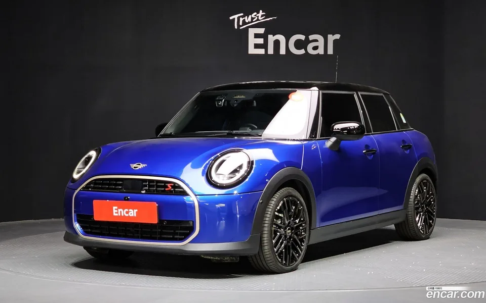 MINI Cooper S 5 2025 — фото 1, купить с доставкой в Москву