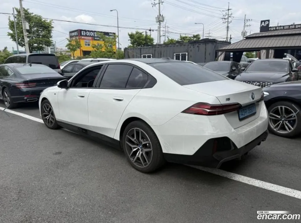 BMW i5 xDrive 40 M 2024 — миниатюра 2