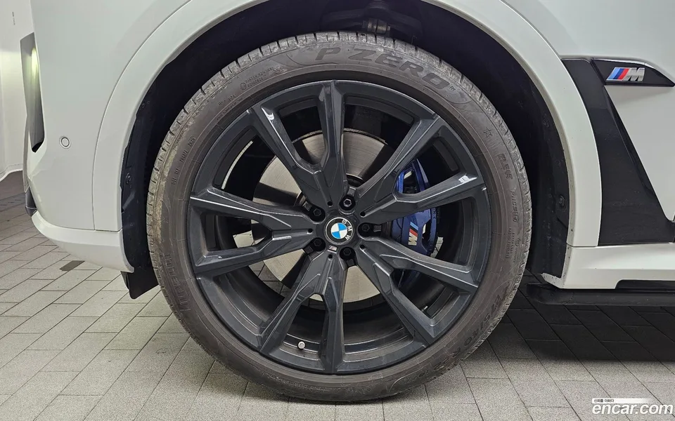 BMW X7 M60i xDrive M 6 2024 — миниатюра 5