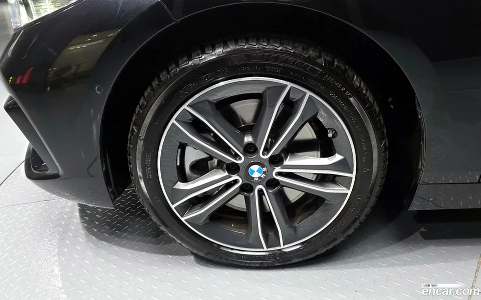 BMW 1 Series 120i 2023 — миниатюра 5
