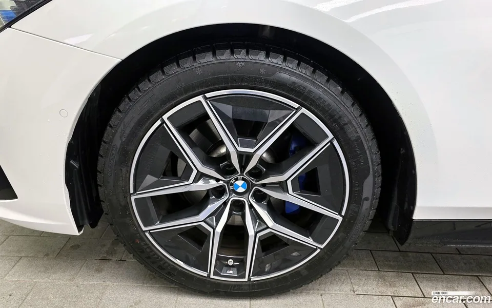 BMW 5 Series 520i M 2024 — миниатюра 5