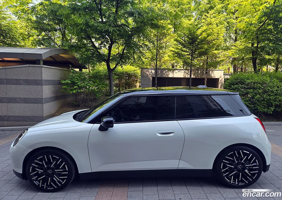 MINI Cooper Electric SE 2024 — миниатюра 3