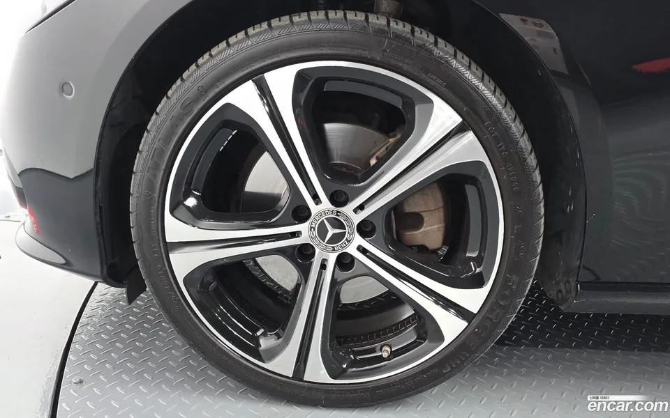 Mercedes-Benz C-Class C300 4MATIC 2023 — миниатюра 2