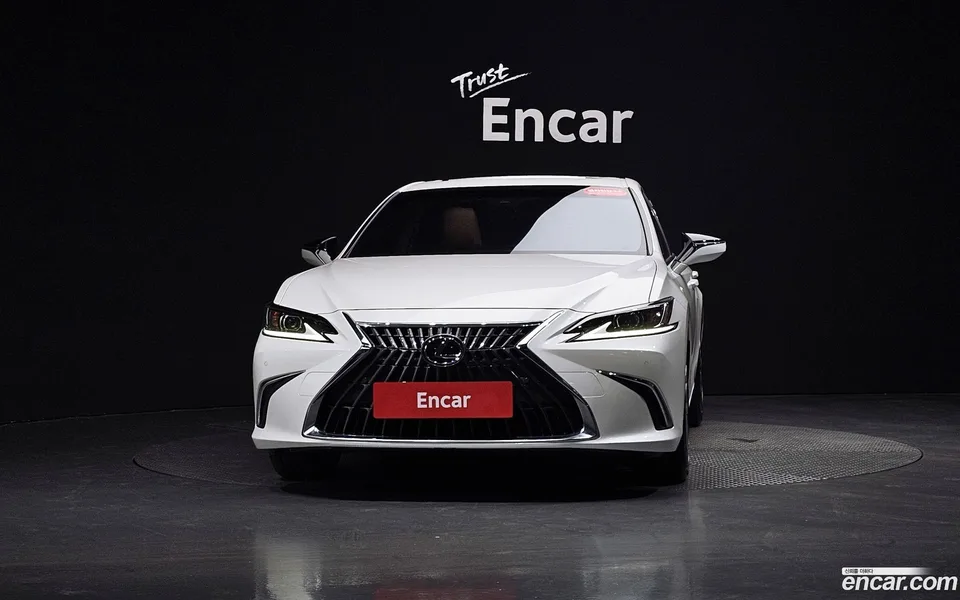Lexus ES 300h 2023 — миниатюра 3