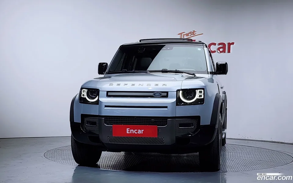 Land Rover Defender 110 P300 X- SE 2023 — миниатюра 3