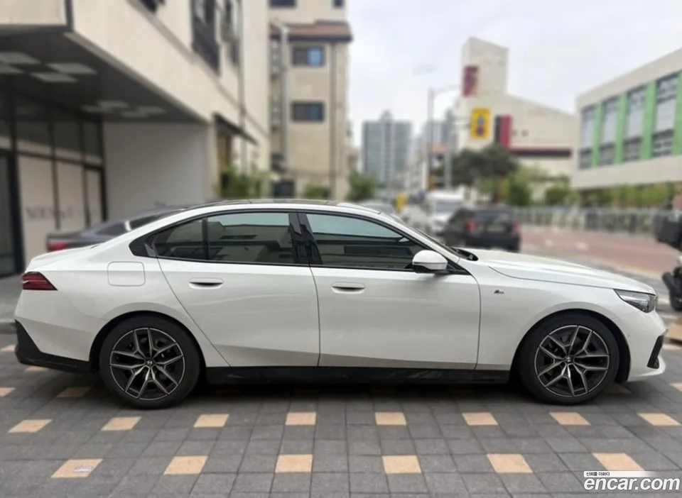 BMW 5 Series 520i M 2024 — миниатюра 4