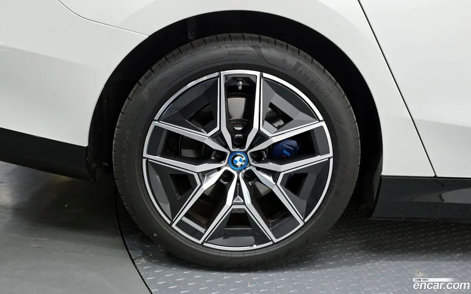 BMW i5 eDrive 40 M 2023 — миниатюра 5