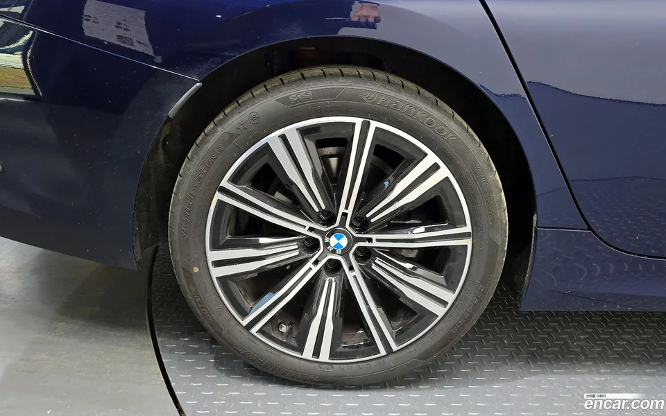 BMW 3 Series 320i 2025 — миниатюра 2