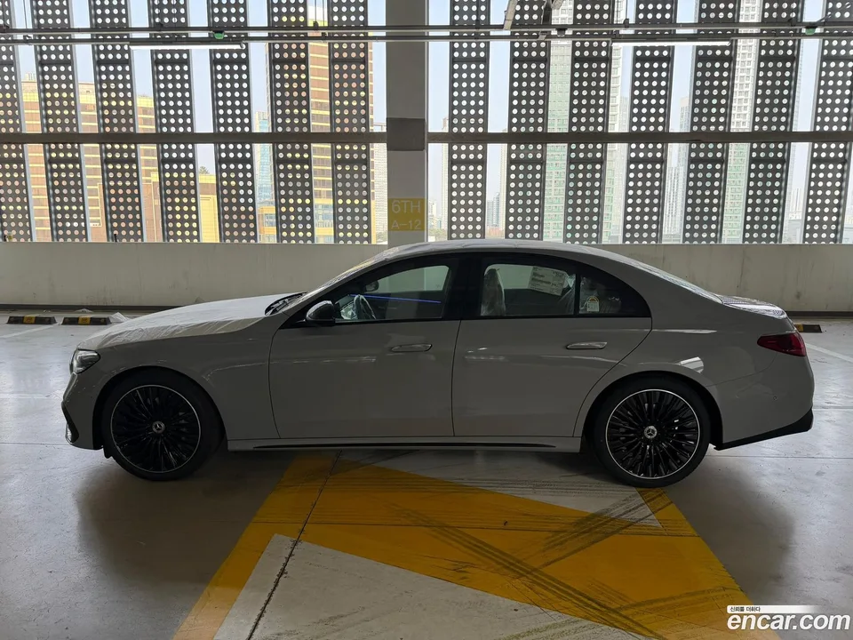 Mercedes-Benz E-Class E300 4MATIC AMG Line 2026 — миниатюра 4
