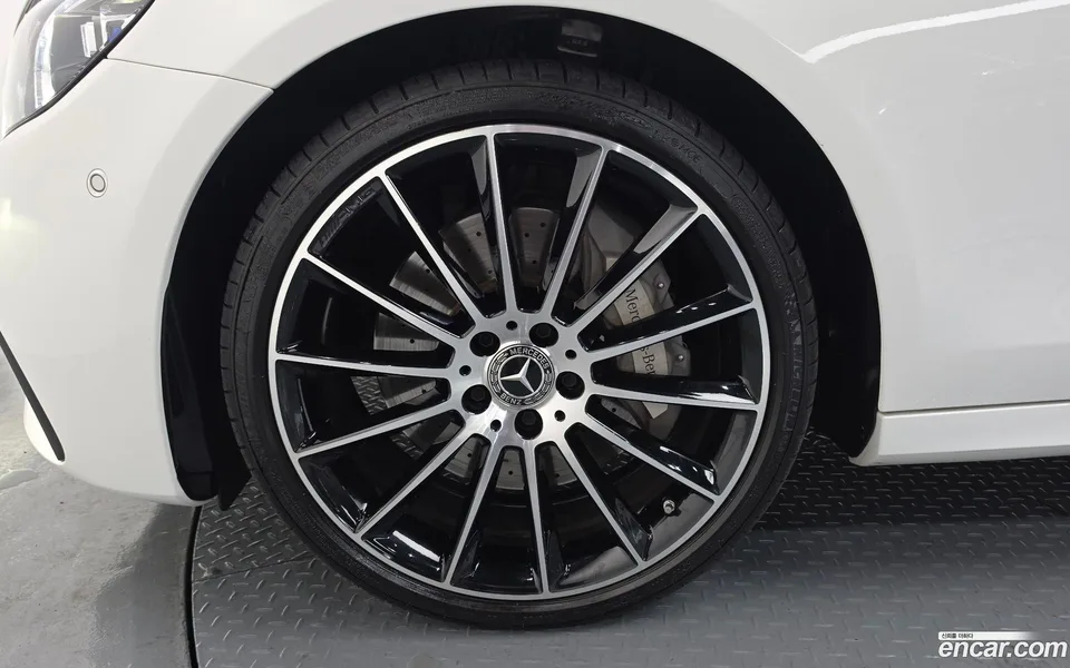 Mercedes-Benz E-Class E350 4MATIC AMG Line 2023 — миниатюра 5