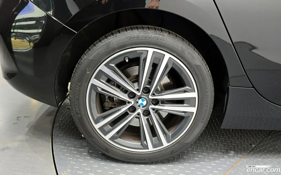 BMW 1 Series 120i 2022 — миниатюра 2