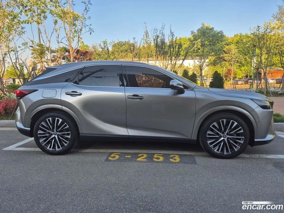 Lexus RX 450h+ 2025 — миниатюра 3