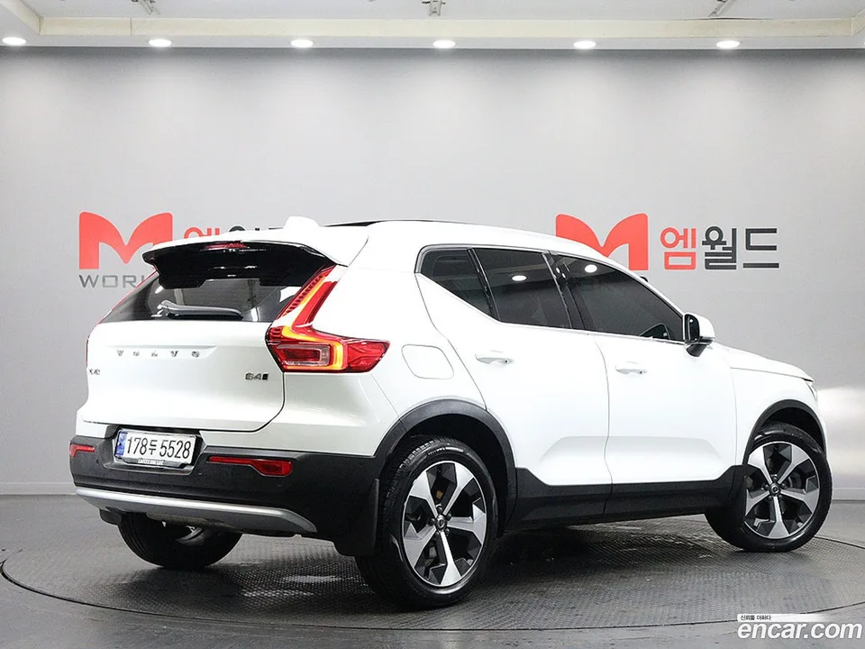 Volvo XC40 B4 2023 — миниатюра 4