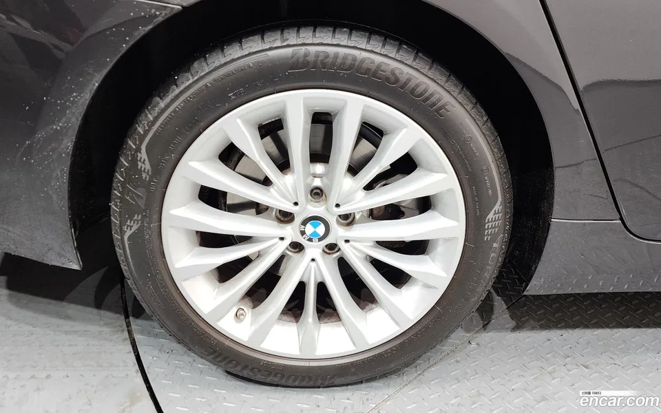 BMW 5 Series 520i 2023 — миниатюра 2