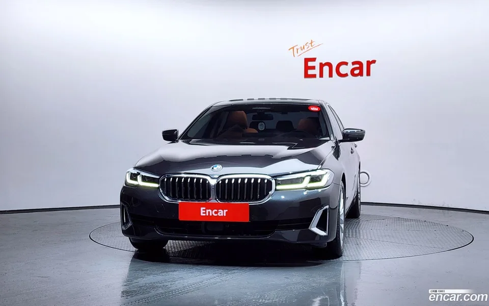BMW 5 Series 520i 2023 — миниатюра 3