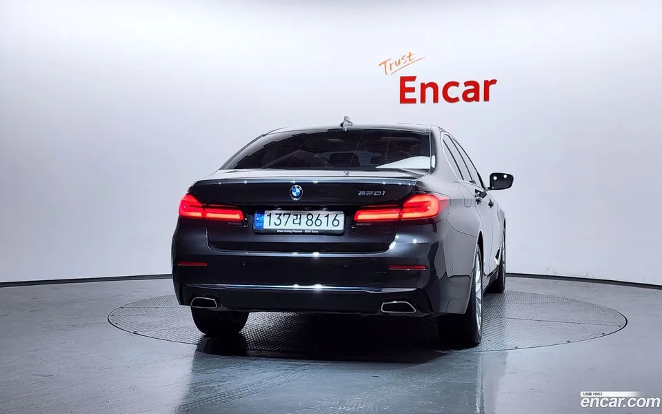 BMW 5 Series 520i 2023 — миниатюра 4