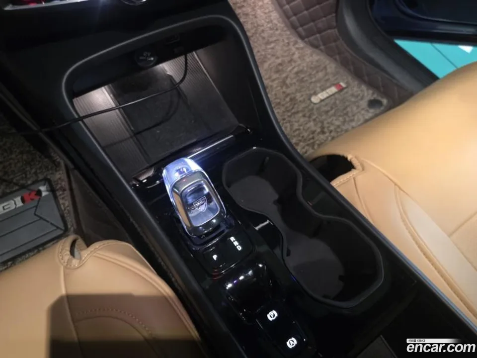 Volvo XC40 B4 2022 — миниатюра 4