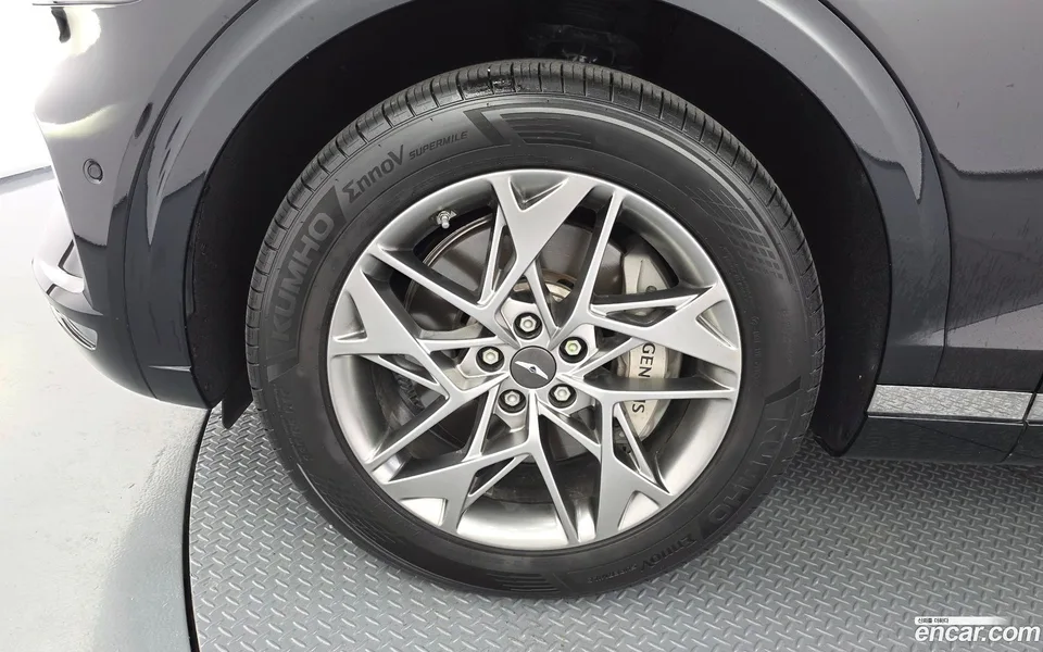 Genesis GV70 2.5T 2WD 2023 — миниатюра 2