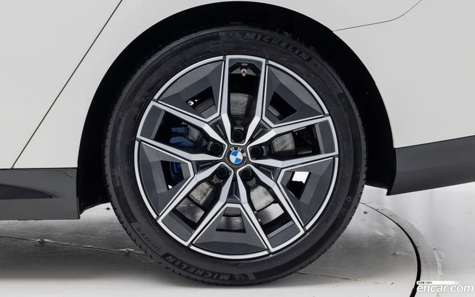 BMW 5 Series 520i M 2024 — миниатюра 5