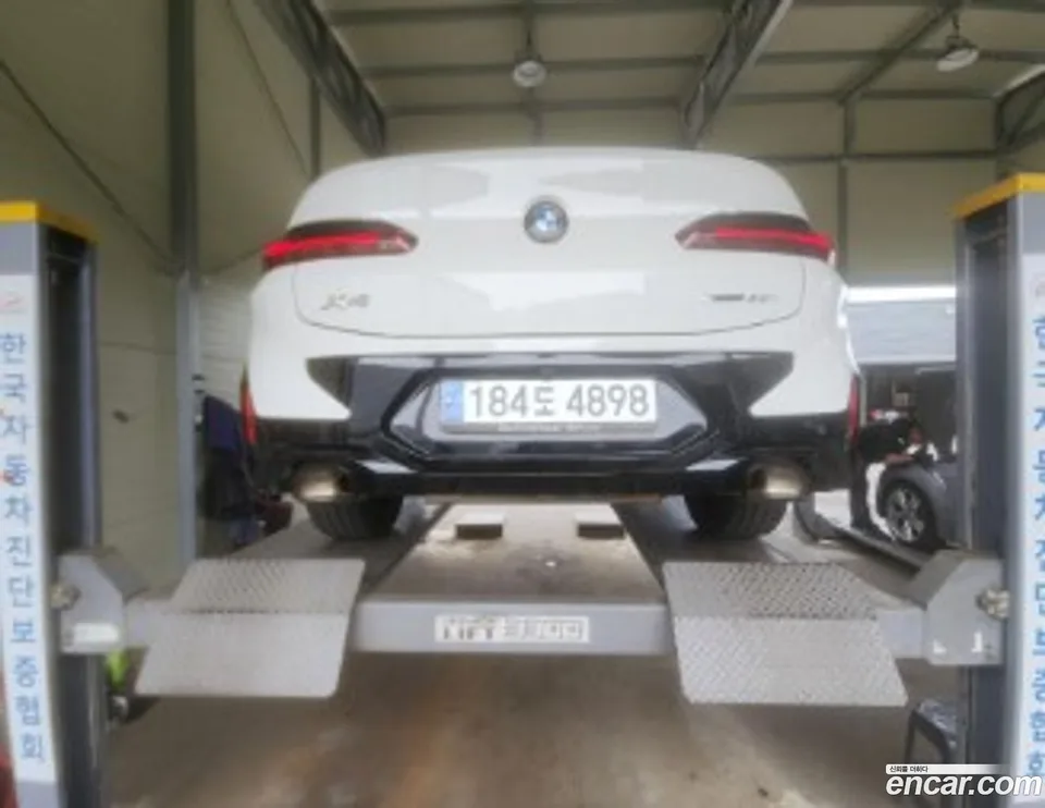 BMW X4 xDrive20i M 2023 — миниатюра 2