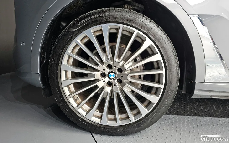BMW X7 xDrive 40i 7 2022 — миниатюра 2