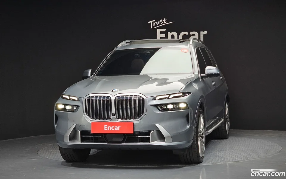 BMW X7 xDrive 40i 7 2022 — миниатюра 3