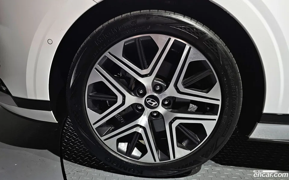 Hyundai Grandeur 2.5 2WD 2023 — миниатюра 2