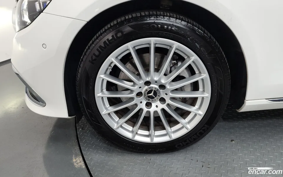 Mercedes-Benz E-Class E250 2023 — миниатюра 2