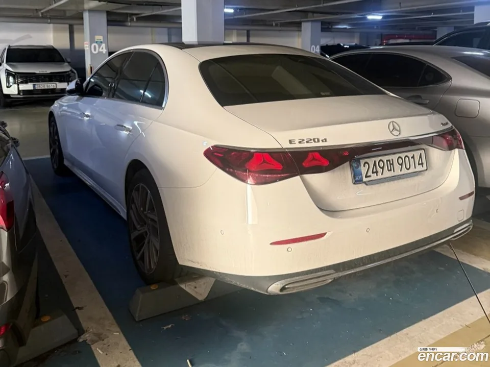 Mercedes-Benz E-Class E220d 4MATIC 2025 — миниатюра 3