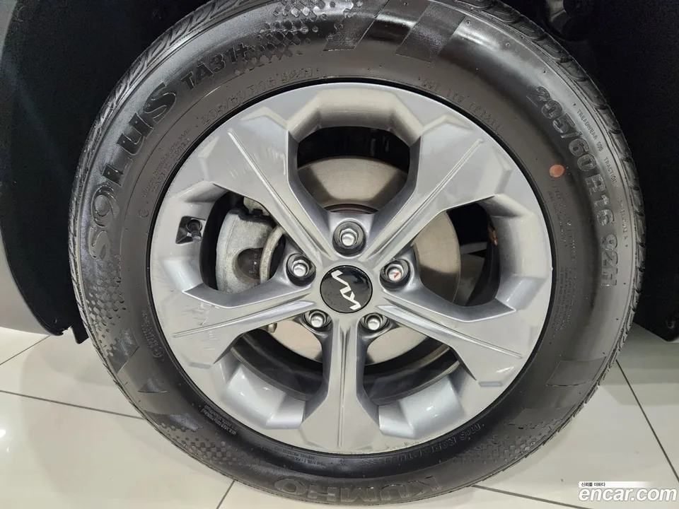 Kia Seltos 2.0 2WD 2023 — миниатюра 2