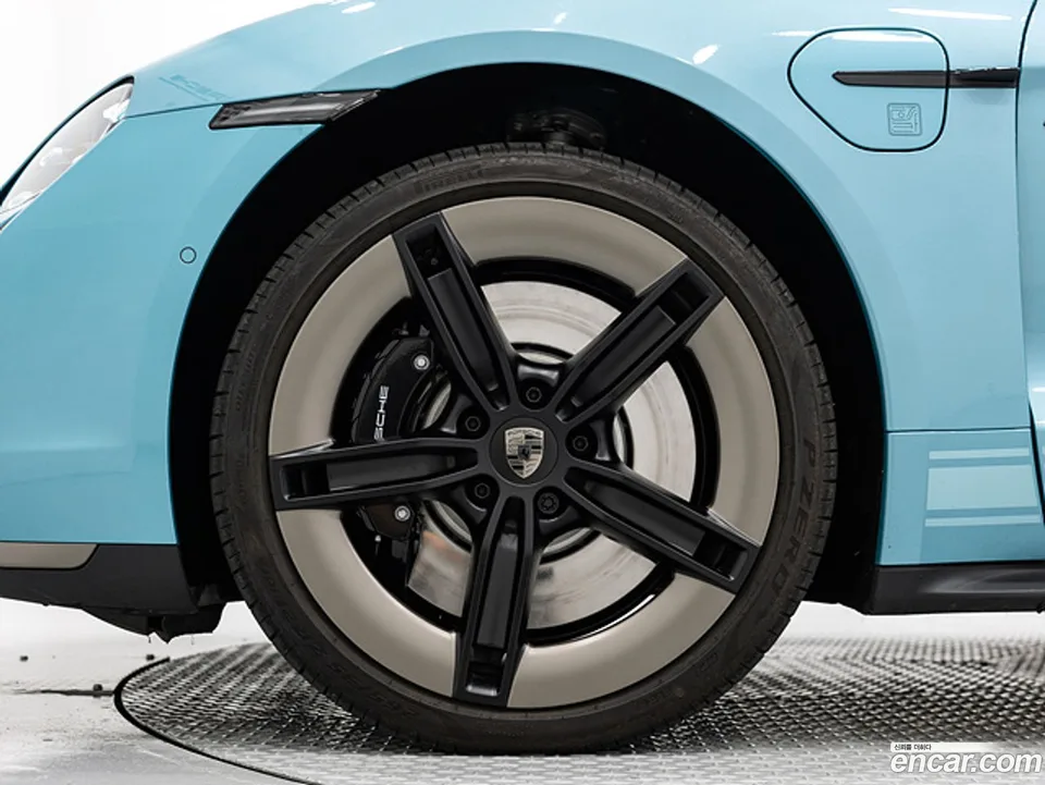 Porsche Taycan 2025 — миниатюра 2