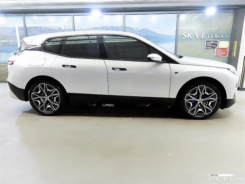 BMW iX xDrive M60 2024 — миниатюра 3