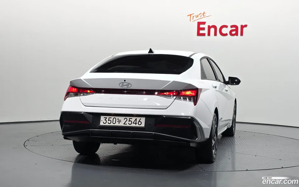 Hyundai Avante CN7 Hybrid 2024 — миниатюра 4