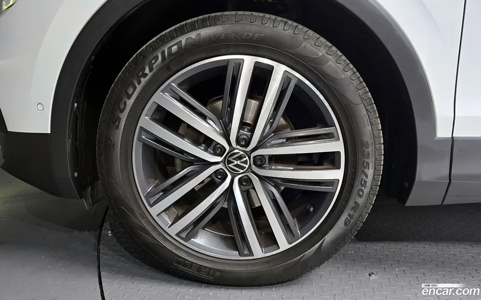 Volkswagen Tiguan 2.0 TDI 2023 — миниатюра 2