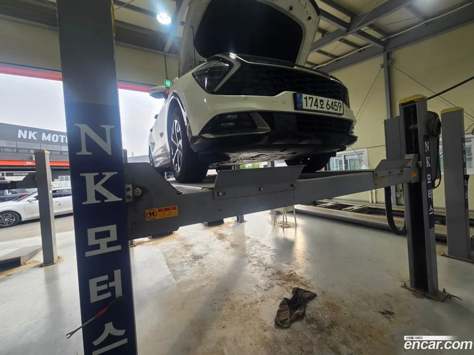 Kia Sportage Hybrid 2WD 2023 — фото 1, купить с доставкой в Москву