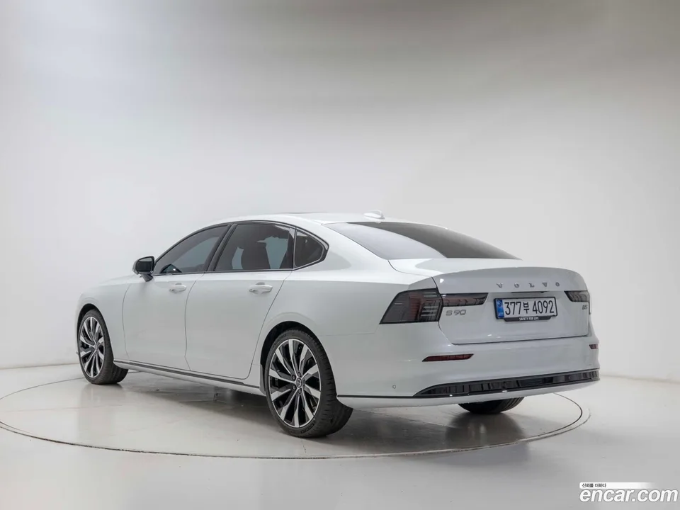 Volvo S90 B5 2025 — миниатюра 4