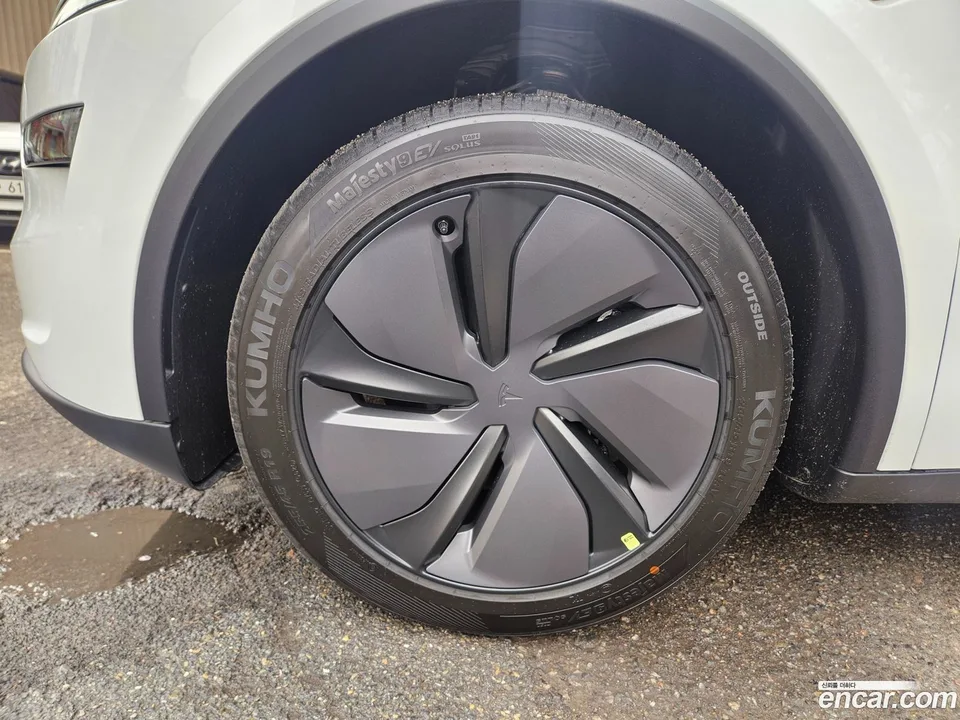 Tesla Model Y RWD 2026 — миниатюра 2