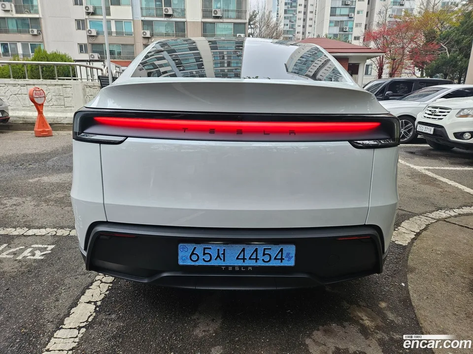 Tesla Model Y RWD 2026 — миниатюра 4