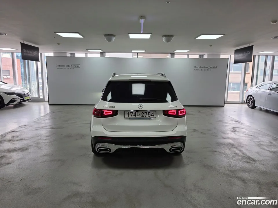 Mercedes-Benz GLB-Class GLB250 4MATIC 2023 — миниатюра 4