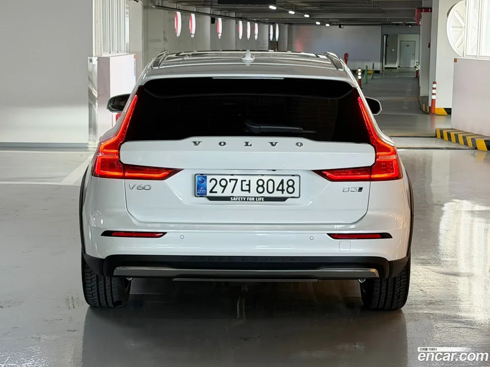 Volvo V60 Cross Country B5 AWD 2025 — миниатюра 4